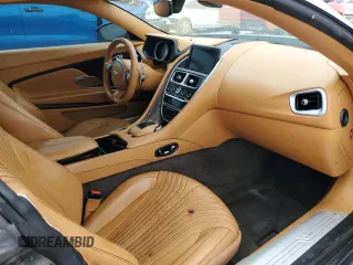 2017 Aston Martin DB11 z VIN SCFRMFAV2HGL00765, wystawiony jako Copart lot #87010474 z przebiegiem Nie podano mil oraz Nie do naprawy. Historia ofert i sprzedaży dostępna na DreamBid. Obrazek 8.