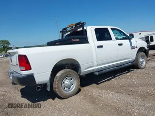 2017 Ram 2500 Tradesman z VIN 3C6UR5CLXHG620105, wystawiony jako IAAI lot #42496482 z przebiegiem 89 150 mil mil oraz . Historia ofert i sprzedaży dostępna na DreamBid. Obrazek 4.