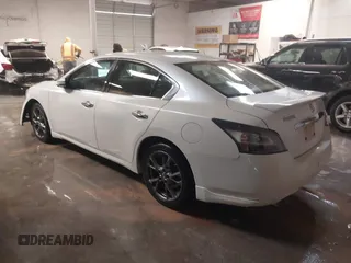 2014 Nissan Maxima SV z VIN 1N4AA5APXEC478724, wystawiony jako IAAI lot #41335407 z przebiegiem 161 985 mil mil oraz . Historia ofert i sprzedaży dostępna na DreamBid. Obrazek 3.