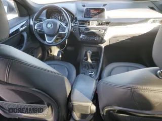 2018 BMW X1 xDrive28i z VIN WBXHT3C3XJ5K32176, wystawiony jako Copart lot #88102885 z przebiegiem 130 394 mil mil oraz Szkoda całkowita • Salvage title. Historia ofert i sprzedaży dostępna na DreamBid. Obrazek 8.