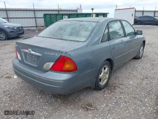 2001 Toyota Avalon XL w/Bucket Seats with VIN 4T1BF28B81U152283, listed as a IAAI auction lot 41869794 with 251,700 mi miles. Bid and sale history available at carsss.com. Image 4.