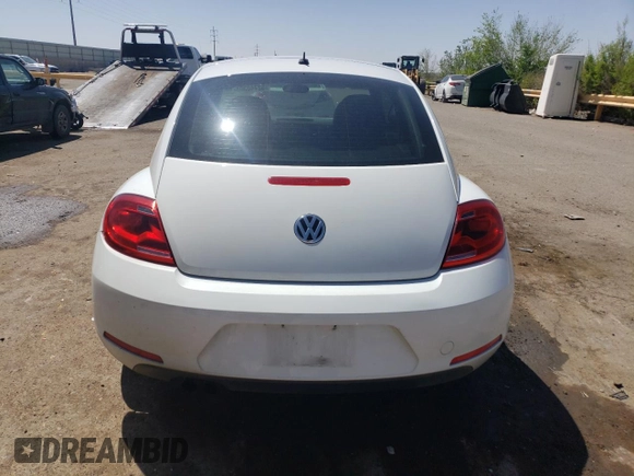 2015 Volkswagen Beetle Fleet Edition z VIN 3VWF17AT6FM615471, wystawiony jako Copart lot #52740305 z przebiegiem 99 537 mil mil oraz Szkoda całkowita • Salvage title. Historia ofert i sprzedaży dostępna na DreamBid. Obrazek 6.