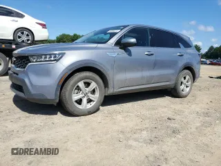 2021 Kia Sorento LX z VIN 5XYRG4LC3MG021795, wystawiony jako Copart lot #59050315 z przebiegiem 111 575 mil mil oraz Szkoda całkowita • Salvage title. Historia ofert i sprzedaży dostępna na DreamBid. Obrazek 1.