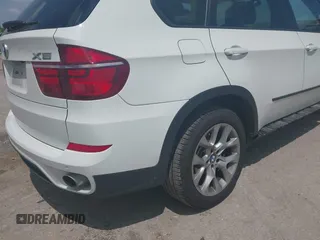 2011 BMW X5 35i z VIN 5UXZV4C55BL739890, wystawiony jako IAAI lot #42268402 z przebiegiem 82 719 mil mil oraz . Historia ofert i sprzedaży dostępna na DreamBid. Obrazek 19.
