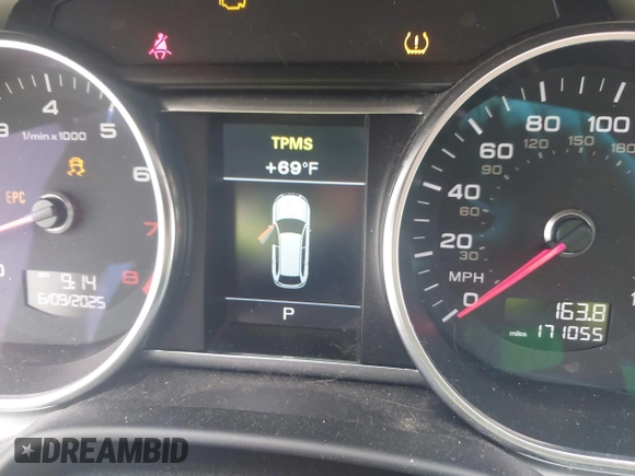 2014 Audi Q7 S line Prestige with VIN WA1DGAFE0ED020720, listed as a IAAI auction lot 42448552 with 171,055 mi miles and . Bid and sale history available at DreamBid. Image 15.