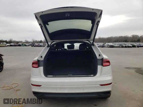 2021 Audi Q8 Premium z VIN WA1AVAF14MD028288, wystawiony jako Copart lot #42691223 z przebiegiem 23 508 mil mil oraz . Historia ofert i sprzedaży dostępna na DreamBid. Obrazek 6.
