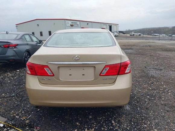 2007 Lexus ES 350 with VIN JTHBJ46G272101832, listed as a IAAI auction lot 41924490 with 156,730 mi miles. Bid and sale history available at carsss.com. Image 17.