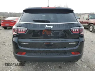 2024 Jeep Compass Latitude Lux z VIN 3C4NJDFN1RT130236, wystawiony jako Copart lot #51159065 z przebiegiem 9 678 mil mil oraz Szkoda całkowita • Salvage title. Historia ofert i sprzedaży dostępna na DreamBid. Obrazek 6.