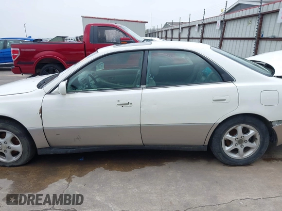 1998 Lexus ES 300 with VIN JT8BF28GXW0106483, listed as a IAAI auction lot 42177092 with Not provided miles and . Bid and sale history available at DreamBid. Image 15.