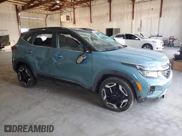 2024 Kia Seltos SX z VIN KNDETCA72R7563775, wystawiony jako Copart lot #48379655 z przebiegiem Nie podano mil oraz Szkoda całkowita • Salvage title. Historia ofert i sprzedaży dostępna na DreamBid. Obrazek 4.