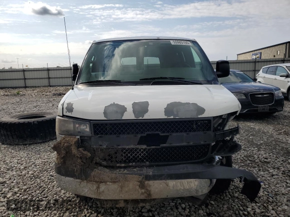 2006 Chevrolet Express Passenger with VIN 1GAHG35U761194114, listed as a Copart auction lot 55985195 with 110,432 mi miles and Salvage title. Bid and sale history available at DreamBid. Image 5.