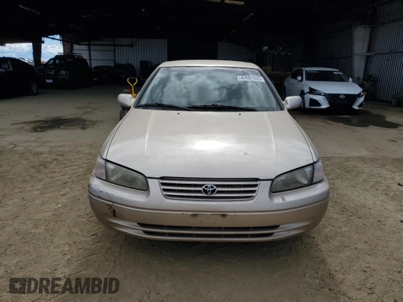 1998 Toyota Camry LE z VIN JT2BF22K8W0133091, wystawiony jako Copart lot #47691625 z przebiegiem 214 743 mil mil oraz Szkoda całkowita • Salvage title. Historia ofert i sprzedaży dostępna na DreamBid. Obrazek 5.