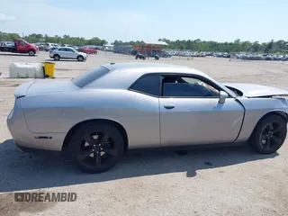 2017 Dodge Challenger R/T Plus z VIN 2C3CDZBT4HH548723, wystawiony jako IAAI lot #42108999 z przebiegiem 80 881 mil mil oraz . Historia ofert i sprzedaży dostępna na DreamBid. Obrazek 13.