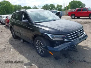 2023 Volkswagen Tiguan S z VIN 3VVRB7AX6PM108735, wystawiony jako IAAI lot #42108217 z przebiegiem 13 279 mil mil oraz . Historia ofert i sprzedaży dostępna na DreamBid. Obrazek 1.