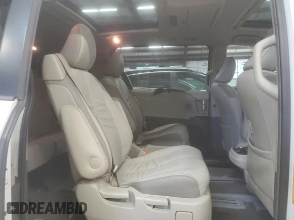 2012 Toyota Sienna XLE z VIN 5TDDK3DC0CS039531, wystawiony jako Copart lot #55458635 z przebiegiem 211 851 mil mil oraz Czysty tytuł • Clean title. Historia ofert i sprzedaży dostępna na DreamBid. Obrazek 11.