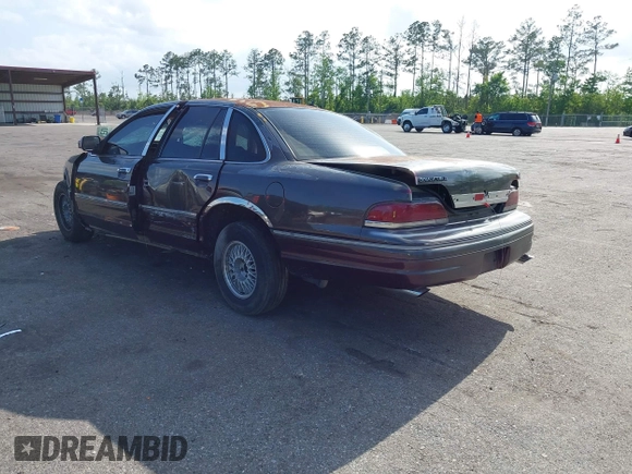 1994 Ford Crown Victoria LX с VIN 2FALP74W1RX133239, выставлен на аукционе IAAI как лот 42020257 с пробегом 110 463 миль миль и . История ставок и продаж доступна на DreamBid. Изображение 3.