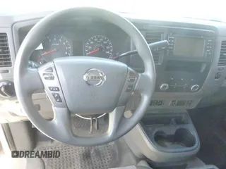 2018 Nissan NV SV z VIN 1N6AF0KY8JN801802, wystawiony jako IAAI lot #42246979 z przebiegiem 140 319 mil mil oraz . Historia ofert i sprzedaży dostępna na DreamBid. Obrazek 1.