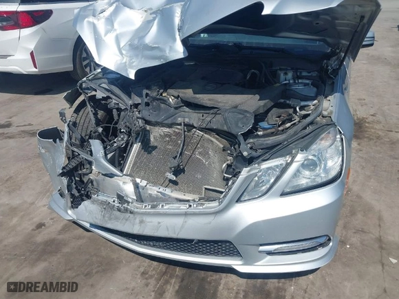 2012 Mercedes-Benz E-Class E 350 Luxury with VIN WDDHF8JB6CA613342, listed as a IAAI auction lot 41880818 with 115,958 mi miles. Bid and sale history available at carsss.com. Image 6.