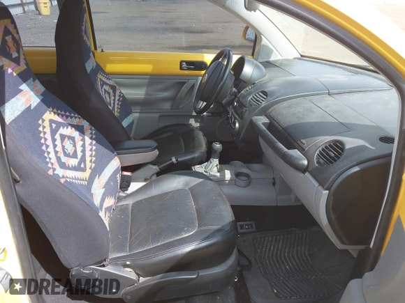 2000 Volkswagen Beetle GLS с VIN 3VWCD21C5YM485408, выставлен на аукционе IAAI как лот 42527097 с пробегом 126 850 миль миль и . История ставок и продаж доступна на DreamBid. Изображение 5.