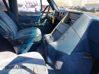 1988 Chevrolet Express Beauville with VIN 1GNEG25K7J7153739, listed as a IAAI auction lot 42216044 with 83,051 mi miles and . Bid and sale history available at DreamBid. Image 5.