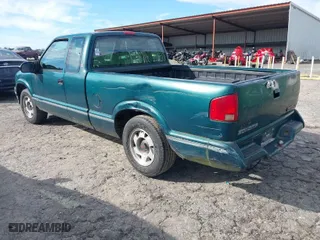 1997 GMC Sonoma SLS with VIN 1GTCS19X4V8528209, listed as a IAAI auction lot 41576867 with 217,993 mi miles. Bid and sale history available at carsss.com. Image 3.