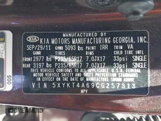 2012 Kia Sorento LX z VIN 5XYKT4A69CG257313, wystawiony jako IAAI lot #42444790 z przebiegiem 125 537 mil mil oraz . Historia ofert i sprzedaży dostępna na DreamBid. Obrazek 9.