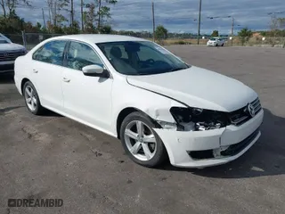 2013 Volkswagen Passat SE w/Sunroof with VIN 1VWBH7A30DC080176, listed as a IAAI auction lot 40941070 with 155,815 mi miles. Bid and sale history available at carsss.com. Image 1.