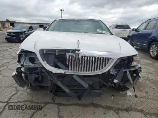 2008 Lincoln Town Car Limited z VIN 2LNHM82V98X636942, wystawiony jako Copart lot #57791415 z przebiegiem 132 930 mil mil oraz Szkoda całkowita • Salvage title. Historia ofert i sprzedaży dostępna na DreamBid. Obrazek 5.