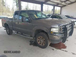 2003 Ford Super Duty F-250 XL with VIN 1FTNX21F33EA22565, listed as a IAAI auction lot 42004045 with 252,604 mi miles. Bid and sale history available at carsss.com. Image 1.
