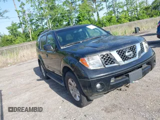 2005 Nissan Pathfinder SE z VIN 5N1AR18U25C729688, wystawiony jako IAAI lot #42279502 z przebiegiem 164 626 mil mil oraz . Historia ofert i sprzedaży dostępna na DreamBid. Obrazek 1.