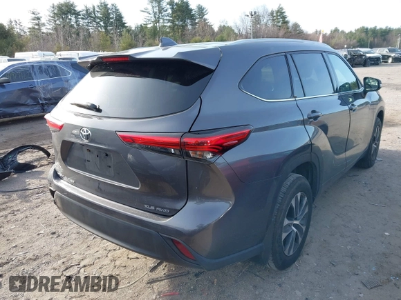 2022 Toyota Highlander XLE with VIN 5TDHZRBH6NS561484, listed as a IAAI auction lot 41938305 with 32,450 mi miles and . Bid and sale history available at DreamBid. Image 4.