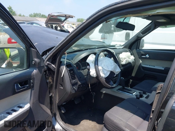 2011 Ford Escape XLT с VIN 1FMCU9DG4BKA98868, выставлен на аукционе IAAI как лот 42580210 с пробегом Не указан миль и . История ставок и продаж доступна на DreamBid. Изображение 5.