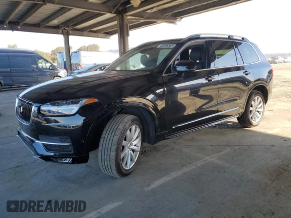 2018 Volvo XC90 Momentum with VIN YV4102CK2J1350140, listed as a Copart auction lot 45556565 with 210,387 mi miles and Salvage Title. Bid and sale history available at carsss.com. Image 1.