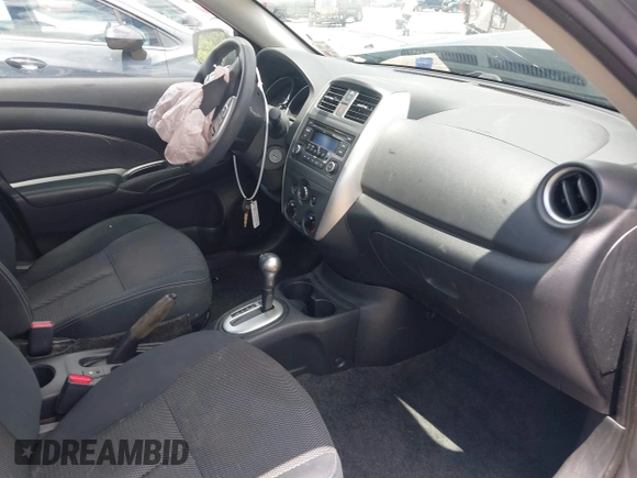 2016 Nissan Versa S z VIN 3N1CN7AP4GL831763, wystawiony jako IAAI lot #42243154 z przebiegiem 89 322 mil mil oraz . Historia ofert i sprzedaży dostępna na DreamBid. Obrazek 5.
