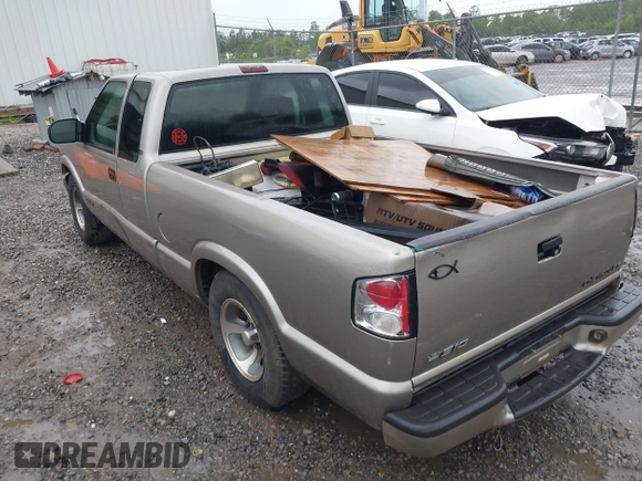 2001 Chevrolet S-10 LS with VIN 1GCCS19551K148520, listed as a IAAI auction lot 42218952 with 199,320 mi miles and . Bid and sale history available at DreamBid. Image 6.