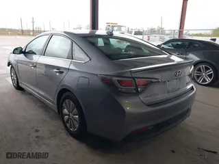 2017 Hyundai Sonata Hybrid SE with VIN KMHE24L14HA048579, listed as a IAAI auction lot 41018016 with 92,342 mi miles. Bid and sale history available at carsss.com. Image 3.