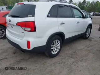 2015 Kia Sorento LX with VIN 5XYKT4A73FG593195, listed as a IAAI auction lot 42088661 with 202,650 mi miles. Bid and sale history available at carsss.com. Image 4.