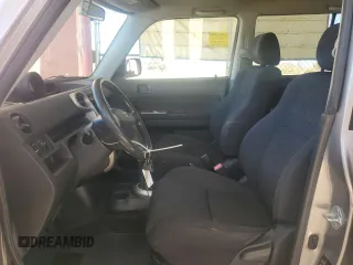 2006 Scion xB z VIN JTLKT324464044140, wystawiony jako Copart lot #58405855 z przebiegiem 253 815 mil mil oraz Szkoda całkowita • Salvage title. Historia ofert i sprzedaży dostępna na DreamBid. Obrazek 7.