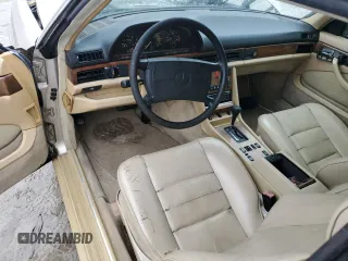 1988 Mercedes-Benz 560 with VIN WDBCA45D9JA411517, listed as a Copart auction lot 46978105 with 298,725 mi miles and Clean Title. Bid and sale history available at DreamBid. Image 8.
