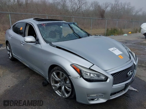 2018 Infiniti Q70 Luxe с VIN JN1BY1PPXJM330669, выставлен на аукционе IAAI как лот 41627984 с пробегом Не указан миль и . История ставок и продаж доступна на DreamBid. Изображение 1.