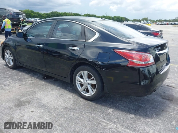 2013 Nissan Altima SV with VIN 1N4AL3AP8DC137173, listed as a IAAI auction lot 42716255 with 121,387 mi miles and . Bid and sale history available at DreamBid. Image 3.