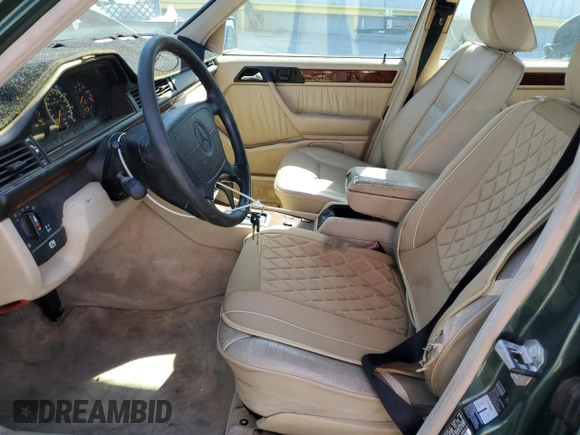 1994 Mercedes-Benz 400 E z VIN WDBEA34E1RC085144, wystawiony jako Copart lot #50966615 z przebiegiem 63 404 mil mil oraz Tytuł czysty. Historia ofert i sprzedaży dostępna na DreamBid. Obrazek 7.