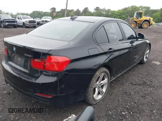 2013 BMW 3 Series 328i xDrive с VIN WBA3B5G59DNS05019, выставлен на аукционе IAAI как лот 42374671 с пробегом 144 097 миль миль и . История ставок и продаж доступна на DreamBid. Изображение 4.