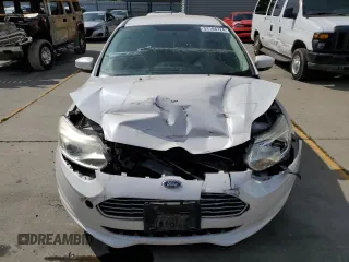 2013 Ford Focus Electric z VIN 1FADP3R47DL353527, wystawiony jako Copart lot #51184724 z przebiegiem 57 020 mil mil oraz Szkody całkowita. Historia ofert i sprzedaży dostępna na DreamBid. Obrazek 5.