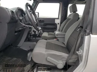 2008 Jeep Wrangler X z VIN 1J4FA24188L648342, wystawiony jako Copart lot #59883735 z przebiegiem 166 889 mil mil oraz Czysty tytuł • Clean title. Historia ofert i sprzedaży dostępna na DreamBid. Obrazek 7.