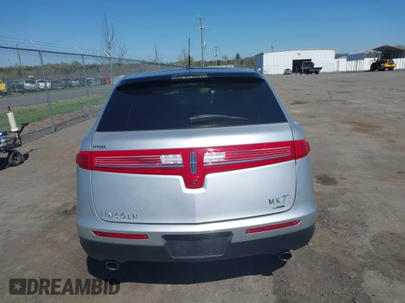 2015 Lincoln MKT EcoBoost with VIN 2LMHJ5AT4FBL00959, listed as a IAAI auction lot 41991763 with 159,687 mi miles and . Bid and sale history available at DreamBid. Image 16.