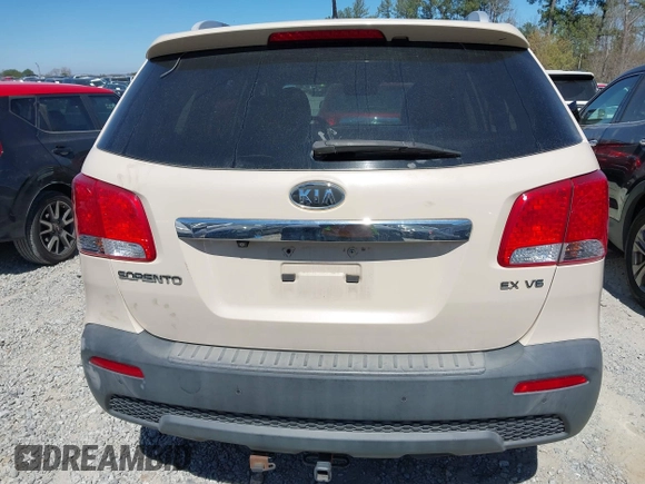 2011 Kia Sorento EX with VIN 5XYKU4A27BG075490, listed as a IAAI auction lot 41853265 with 221,119 mi miles. Bid and sale history available at carsss.com. Image 16.