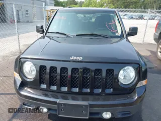 2015 Jeep Patriot High Altitude z VIN 1C4NJRFB3FD189910, wystawiony jako IAAI lot #42410866 z przebiegiem 141 669 mil mil oraz . Historia ofert i sprzedaży dostępna na DreamBid. Obrazek 6.