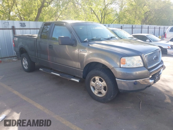 2005 Ford F-150 XLT with VIN 1FTPX14585NB56142, listed as a IAAI auction lot 42168338 with 208,074 mi miles. Bid and sale history available at carsss.com. Image 1.