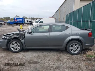 2013 Dodge Avenger SXT z VIN 1C3CDZCG0DN521540, wystawiony jako IAAI lot #40772548 z przebiegiem 145 455 mil mil oraz . Historia ofert i sprzedaży dostępna na DreamBid. Obrazek 14.